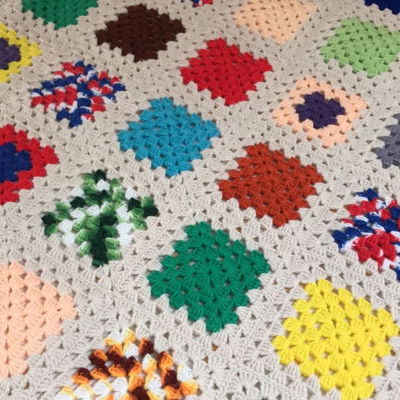 Granny Square crochet throw blanket cream yarn colorful handmade. Tassels green - Picture 3 of 16